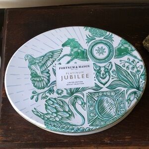 Fortnum & Mason Platinum Jubilee Biscuit Tin